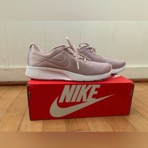 women’s nike tanjun premium